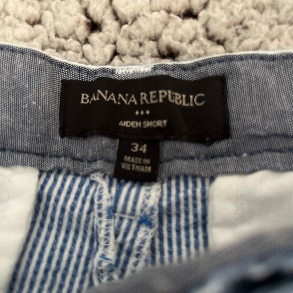 Banana Republic men’s pinstripes seersucker shorts.  Men’s 34 - Picture 2 of 4